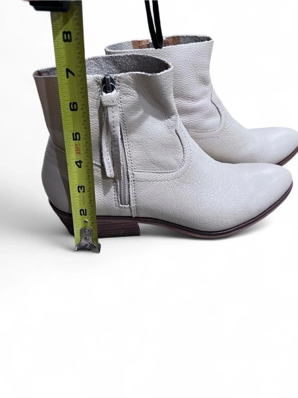 Frye& Co White Leather Zip Ankle Booties